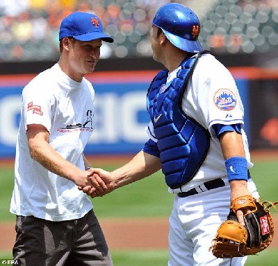 好投手加好戰(zhàn)友 英國王子哈里在紐約受夸獎