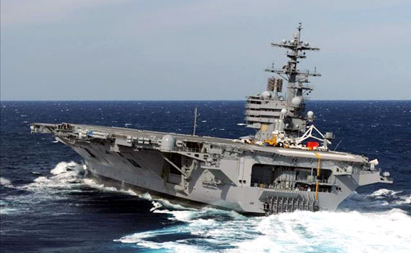 組圖：美軍航母進(jìn)行性能測(cè)試 在海上玩漂移