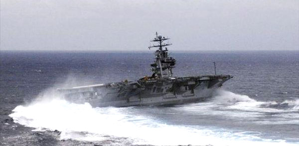 組圖：美軍航母進行性能測試 在海上玩漂移