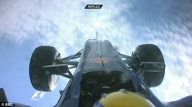 F1賽車被撞空中翻轉360度 車手奇跡生還(組圖)