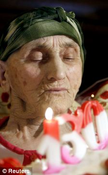 格魯吉亞老嫗喜迎130歲生日 60歲高齡自然產(chǎn)子