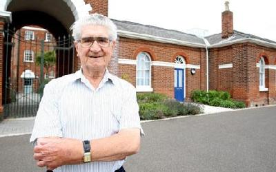 房?jī)r(jià)高入住限制多 英國(guó)豪華“鬼鎮(zhèn)”3年只有1居民