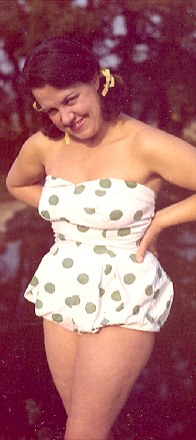 英八旬老太收藏百年泳裝 長短變化折射觀念更新