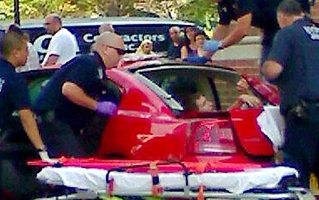 美國男子百米高樓墜下地面跑車救命 觀者疑是玩特技