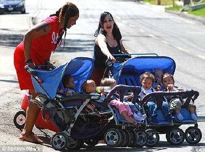 無力養活14娃瀕臨破產 美8胞胎之母申請救濟