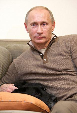 普京夫婦鏡頭前“秀恩愛” 結婚戒指“泄天機”？