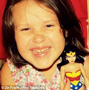 英網站搞父母照片模仿秀 兒女爭“像媽媽、像爸爸”