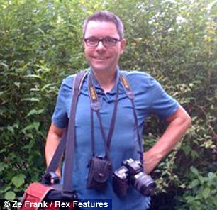 英網站搞父母照片模仿秀 兒女爭“像媽媽、像爸爸”