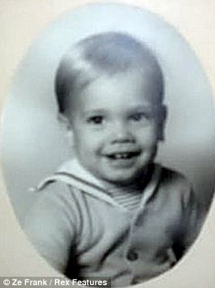 英網站搞父母照片模仿秀 兒女爭“像媽媽、像爸爸”