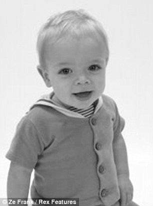 英網站搞父母照片模仿秀 兒女爭“像媽媽、像爸爸”