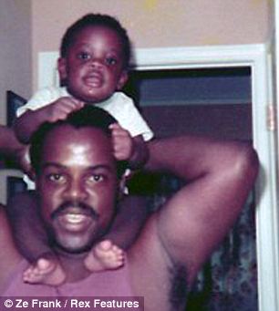 英網站搞父母照片模仿秀 兒女爭“像媽媽、像爸爸”