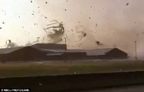 美得州男子被裹挾進(jìn)龍卷風(fēng) 拍下驚心動(dòng)魄珍貴畫(huà)面