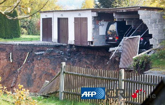 德國小鎮(zhèn)深夜突發(fā)地陷 出現(xiàn)一個12米深大坑