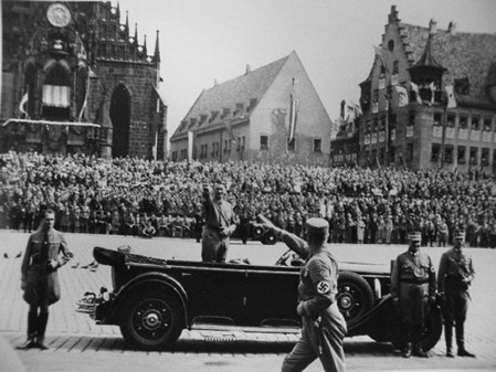 數(shù)百?gòu)埗?zhàn)前希特勒罕見(jiàn)照片曝光