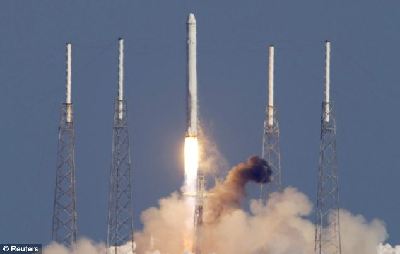 美國(guó)首個(gè)商用太空飛船試飛成功