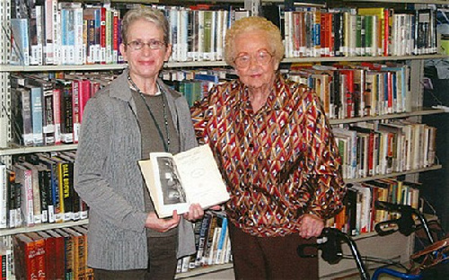 美95歲老太歸還丈夫74年前借書 免交數(shù)千美元罰款