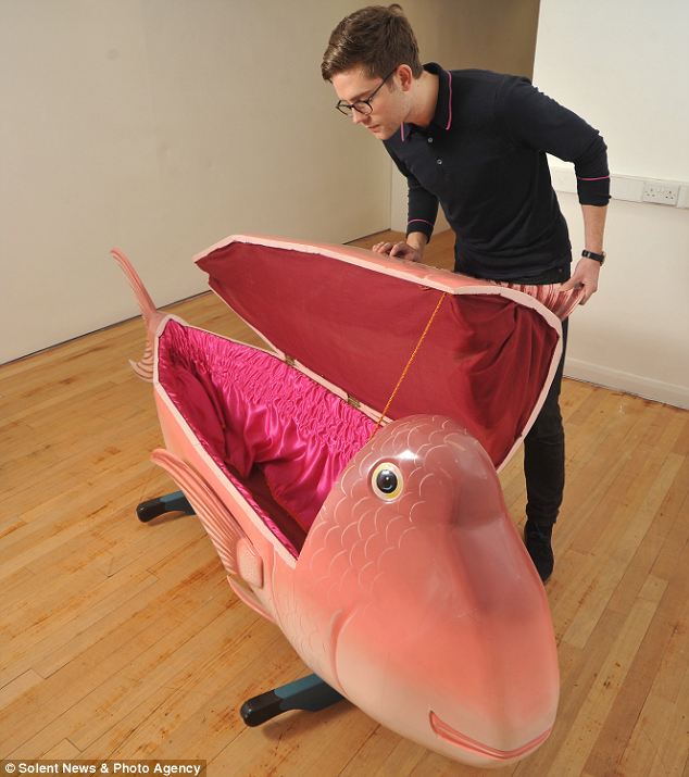 倫敦展出非洲個性化棺材 造型奇特體現身份