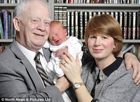 英國72歲男子老來得女 妻子比他小29歲