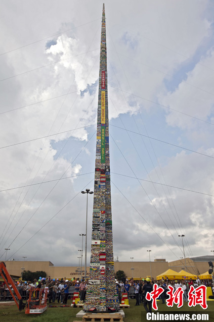 巴西球星卡福拼出世界最高樂高積木塔高達(dá)31.19米