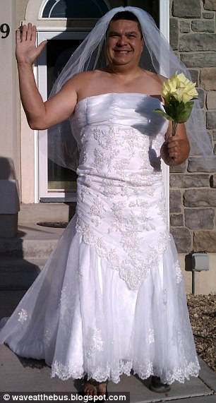 愛(ài)可以這樣表達(dá)！麻辣老爹365天“服裝秀”送兒上學(xué)