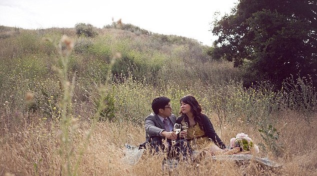 美國(guó)一對(duì)情侶拍另類(lèi)“僵尸”訂婚照 一夜爆紅網(wǎng)絡(luò)