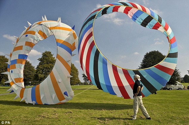 世界最大風箏亮相2011國際風箏節 擁有魔鬼魚外形