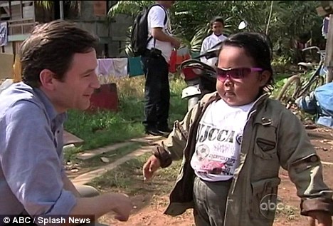 印尼小煙民震驚世界：2歲兒童吞云吐霧