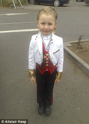 英10歲男孩患性別認同障礙 新學期開始改名變女孩