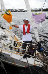 日本77歲老人獨自完成8次環球航行 創多項世界紀錄