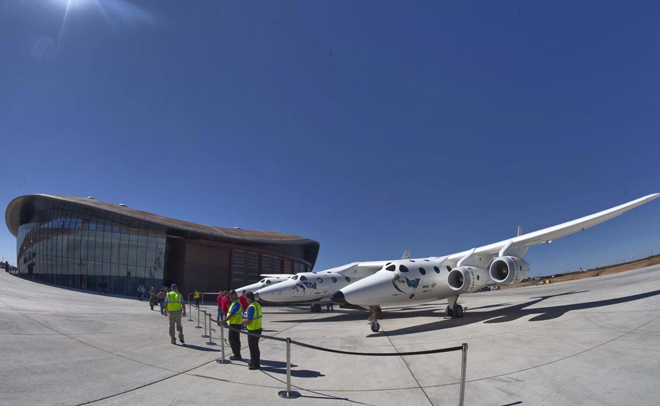 全球首個商業太空港在美落成 維珍創始人“天降”慶賀