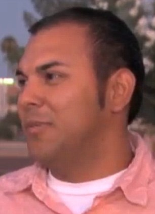 美國(guó)兩新人戶外婚禮遭遇沙塵暴 英國(guó)垂釣老人被大浪卷走