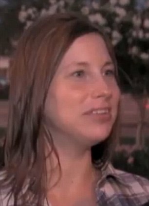 美國(guó)兩新人戶外婚禮遭遇沙塵暴 英國(guó)垂釣老人被大浪卷走