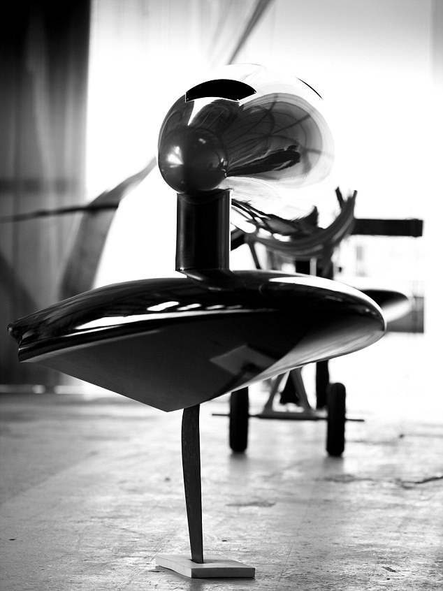 高速航行時像紙飛機!澳洲超級帆船欲破世界紀錄