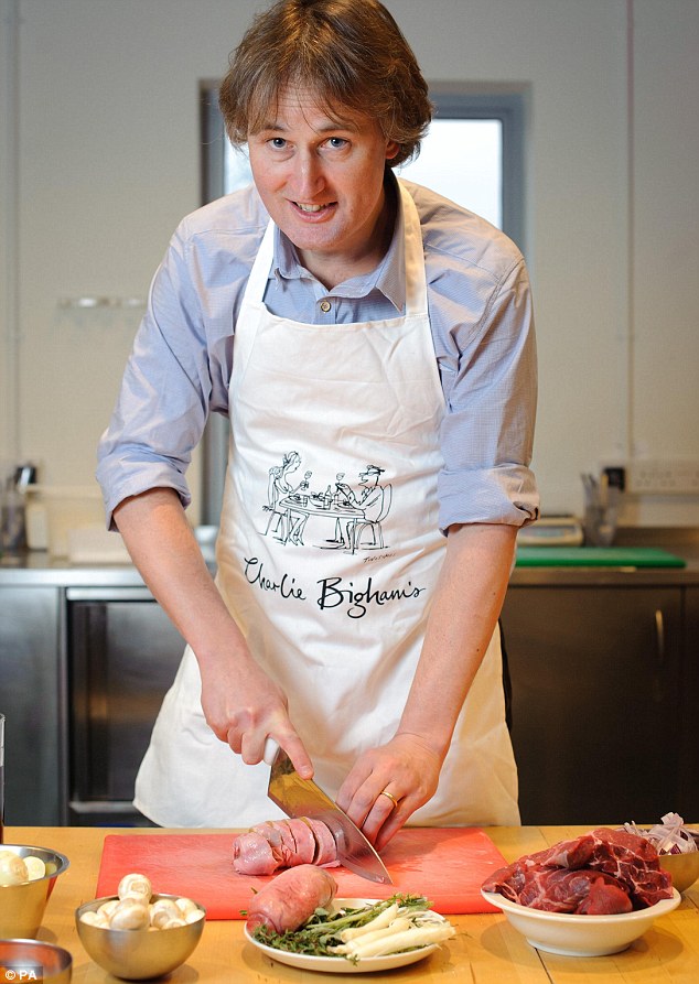 英面點師推出“雄雞公牛”餡餅 營造情人節澎湃時刻