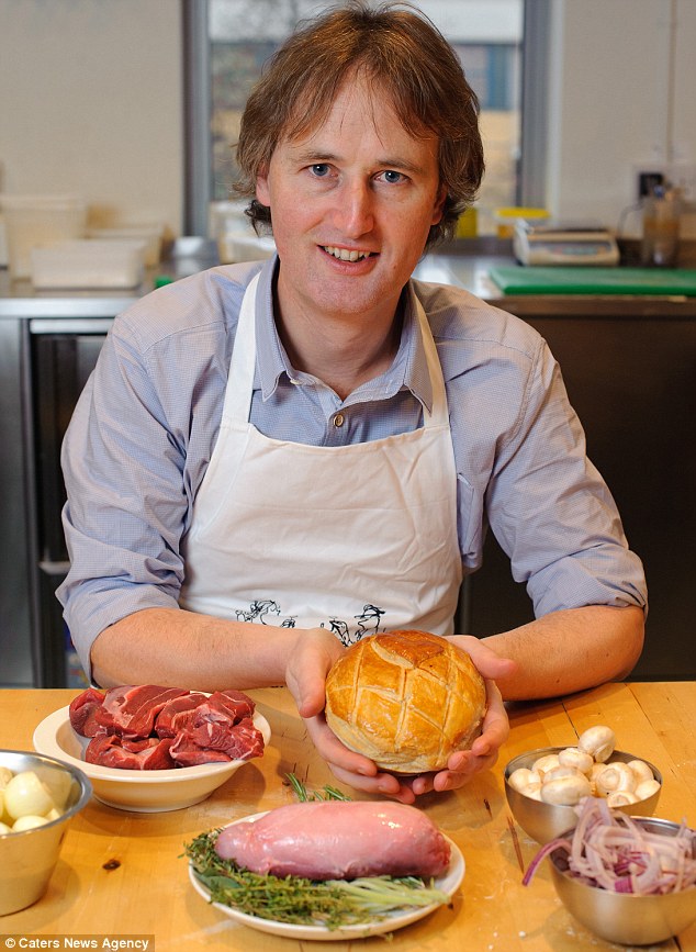 英面點師推出“雄雞公牛”餡餅 營造情人節澎湃時刻