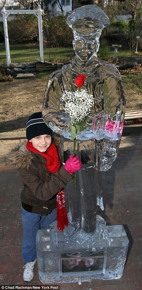 迎娶圣誕樹、逛3D街道寄賀卡另類妙招玩轉“新鮮圣誕節”