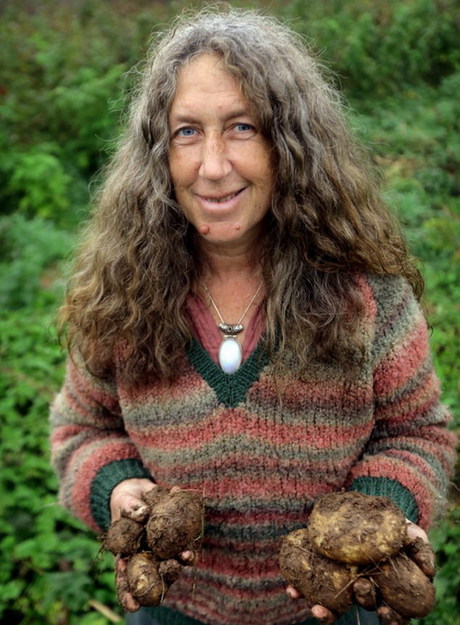 牛津大學畢業(yè)生遠離塵囂 回歸自然過原始生活(圖)