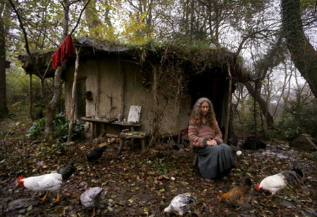 牛津大學(xué)畢業(yè)生遠(yuǎn)離塵囂 回歸自然過(guò)原始生活(圖)