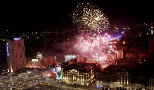 悉尼炫彩焰火、時代廣場倒計時 世界各地喜迎新年