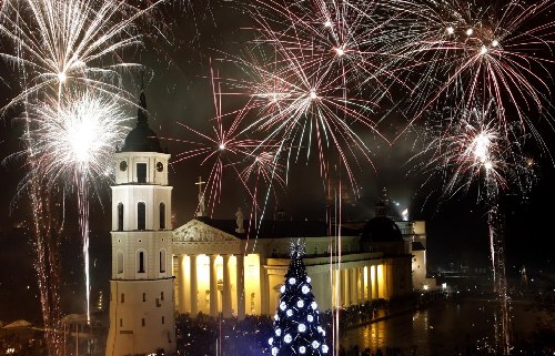 悉尼炫彩焰火、時代廣場倒計時 世界各地喜迎新年