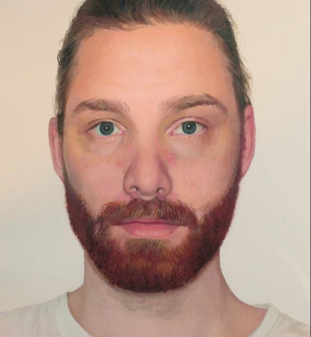 瑞典藝術(shù)家超逼真自畫(huà)像當(dāng)照片 以假亂真通過(guò)駕照審查