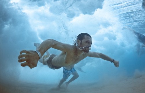 換個角度更震撼！海底看跳水宛如水晶世界