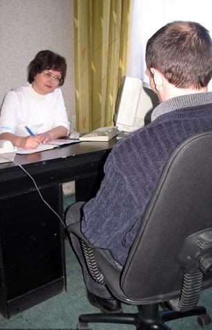 俄羅斯醫(yī)生戒癮出奇招 柳條抽打臀部助癮君子獲新生