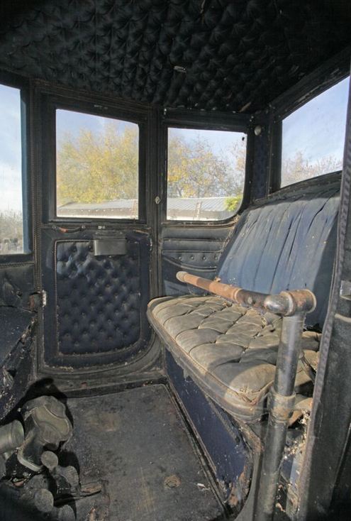 美國(guó)百年電車將拍賣 銹跡斑斑但仍能駕駛