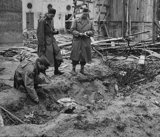 組圖：珍貴黑白老照片披露希特勒自殺地堡