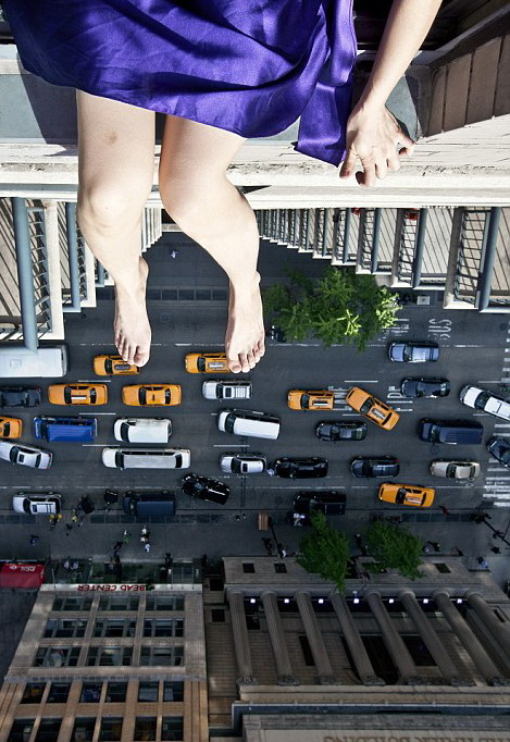 組圖:韓女藝術家摩天大樓邊緣營造搖搖欲墜刺激感