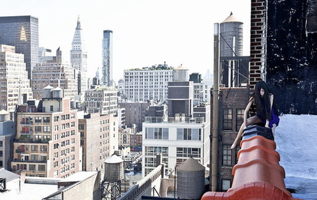 組圖:韓女藝術家摩天大樓邊緣營造搖搖欲墜刺激感