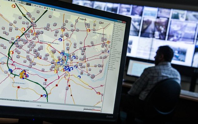 英國開發智能交通系統 有望助司機避紅燈一路暢行