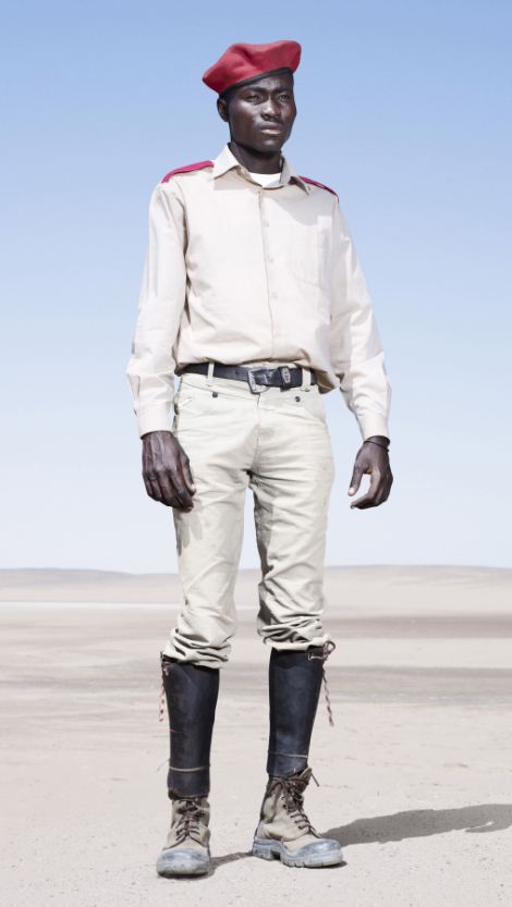 非洲部族仍穿戴19世紀(jì)服飾 銘記種族血淚歷史