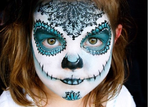 僵尸、長頸鹿、超級瑪麗 新西蘭母親用女兒臉蛋作畫